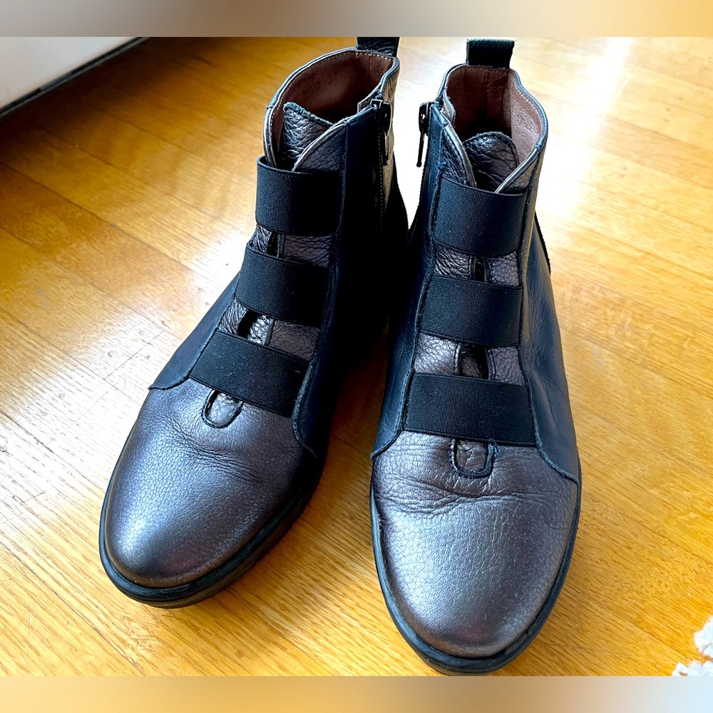 ANKLE BOOTS.